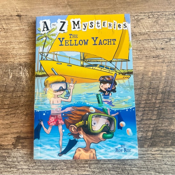 The Yellow Yacht (A to Z Mysteries) Paperback Chapter Book - Picture 1 of 3